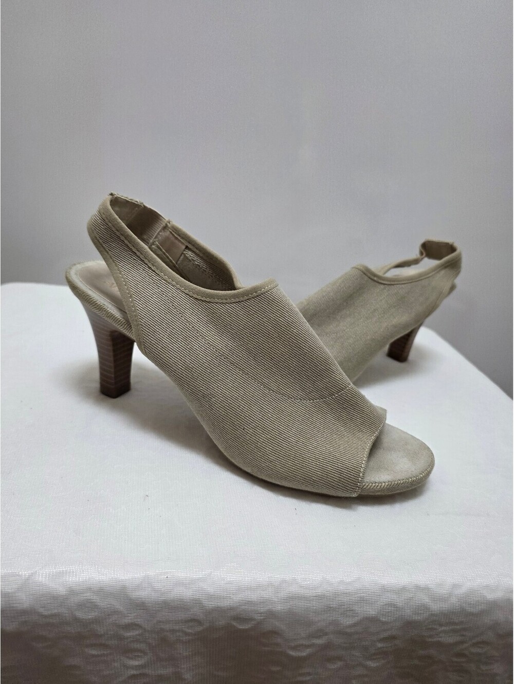 Aerosoles creme size 8 heels